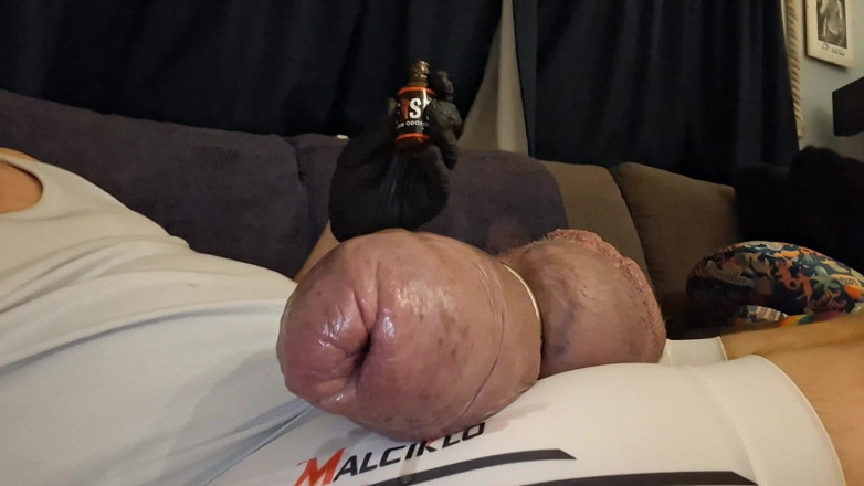 Monster_Meat_: Mi polla de silicona Megagrpte va a eyacular
