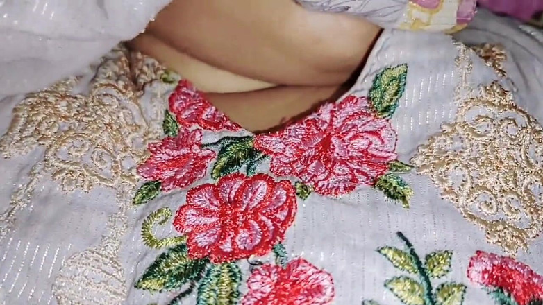 Faryal: Bhabis enge möpse