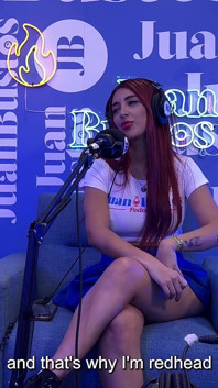 Jessica Sodi stříká při vyprávíní svých fantazií na vibrátoru