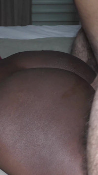 Manhã cedo sexo anal e gozada interna interracial
