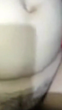 Mucama de tienda india engañando sexo y gimiendo con el dueño en su casa de campo