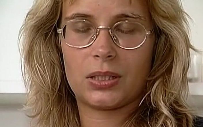 German Amateur Videos: Tante seksi jerman yang suka fingering memeknya