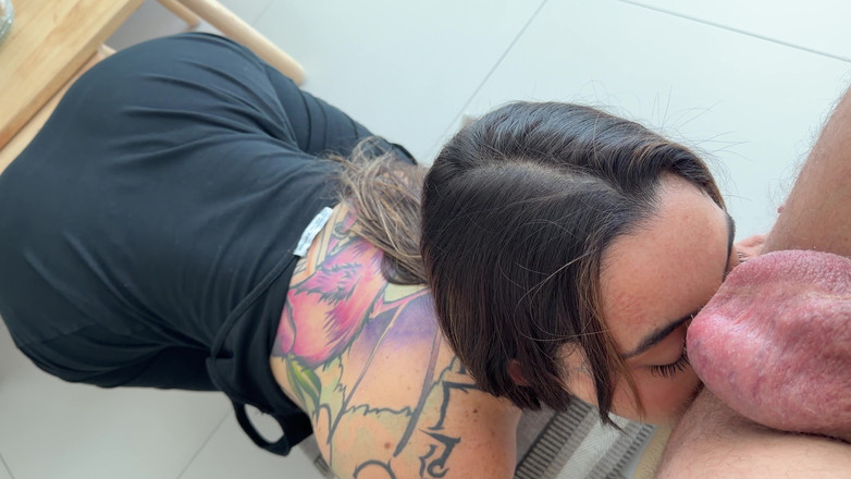 Johnny Grey: 거유 라틴계 밀프와 함께하는 POV 오럴과 리밍 - Nefernik