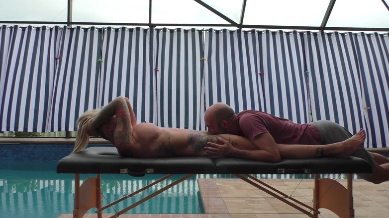 Island Boy Vids: Masaj fierbinte în aer liber cu Carlie Vixen
