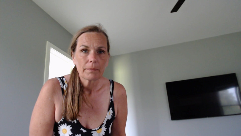 KimitheMilfMommy: MILF seksi dengan DD semula jadi di muka awak