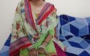 Saara Bhabhi: 印地语性爱故事角色扮演 - 印度继母沉迷于性爱
