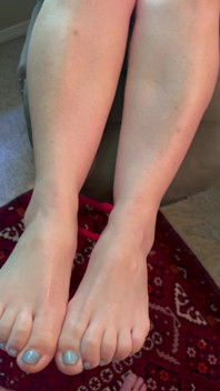 Foot Queen MILF Gives Slow Foot Tease