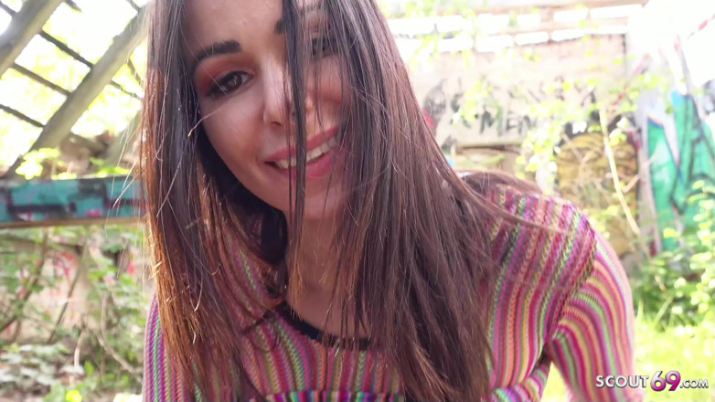Full porn collection: Áspero sexo anal amateur al aire libre con la sexy...