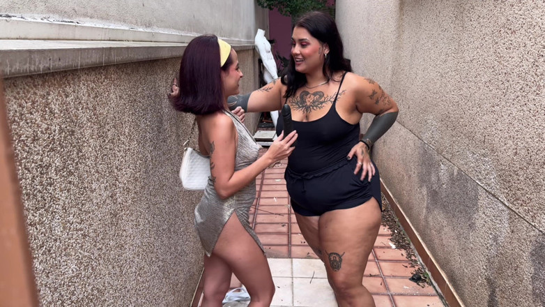 Quente club: Fat Girl Picked up MILF at Carnival Block and Took...