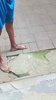 Jerking off at the Pool