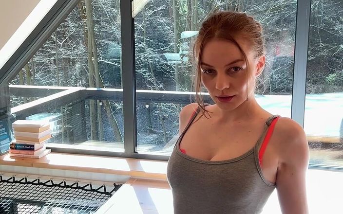 LadyInBad: La calda miLF rossa ti farà venire eccitando il suo...