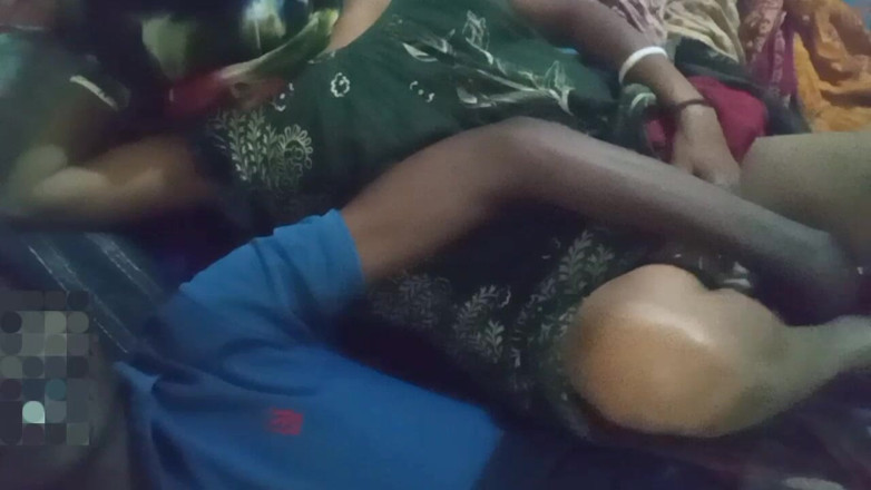 Bengaliauntykichut: Desi tetička starého souseda kamaráda byla v romantické náladě ošukaná...