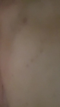 Bacio di labbra ragazza indiana da ragazzo pakistano