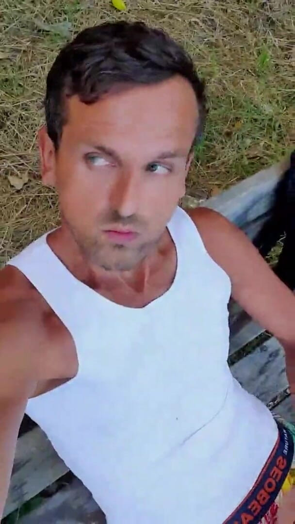 Slutboyben: Porca exibicionista sexy, mas brainfukked