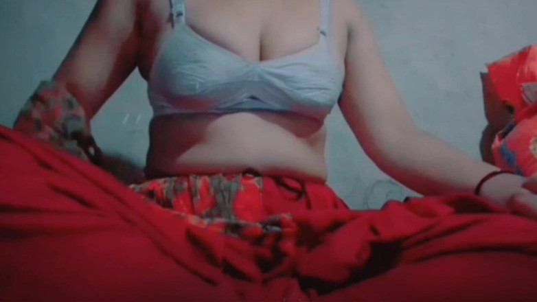 TricolorMusic3: Desi calda india si masturba da sola in casa masturbando...