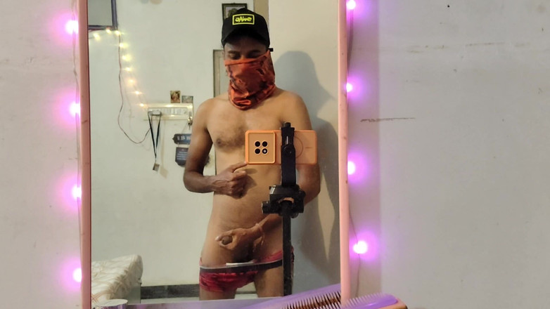 UltraHotBoy69: สัมผัสเซลฟี่กระจกไฟ