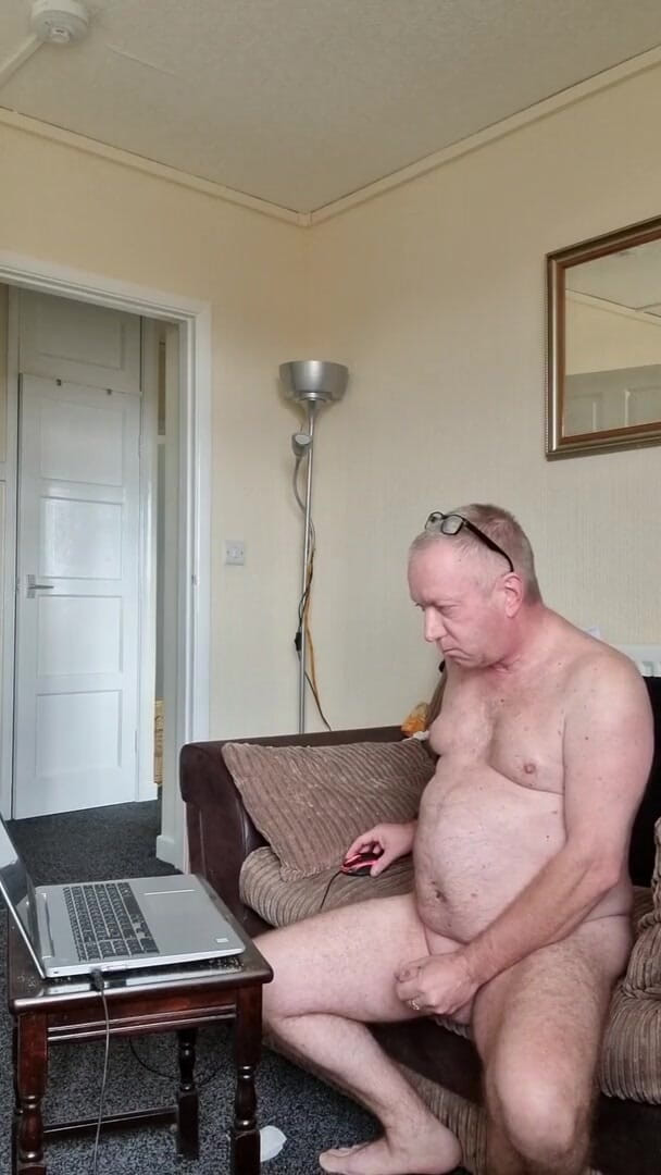 Robert Ellis porn: Male masterbating until load shoots