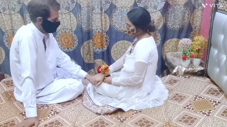 MehwishButt: インドのホットな女の子が結婚初夜に激しくアナルを犯される 大きな胸 インドのデシ xxxx セックス ヒンディー語音声