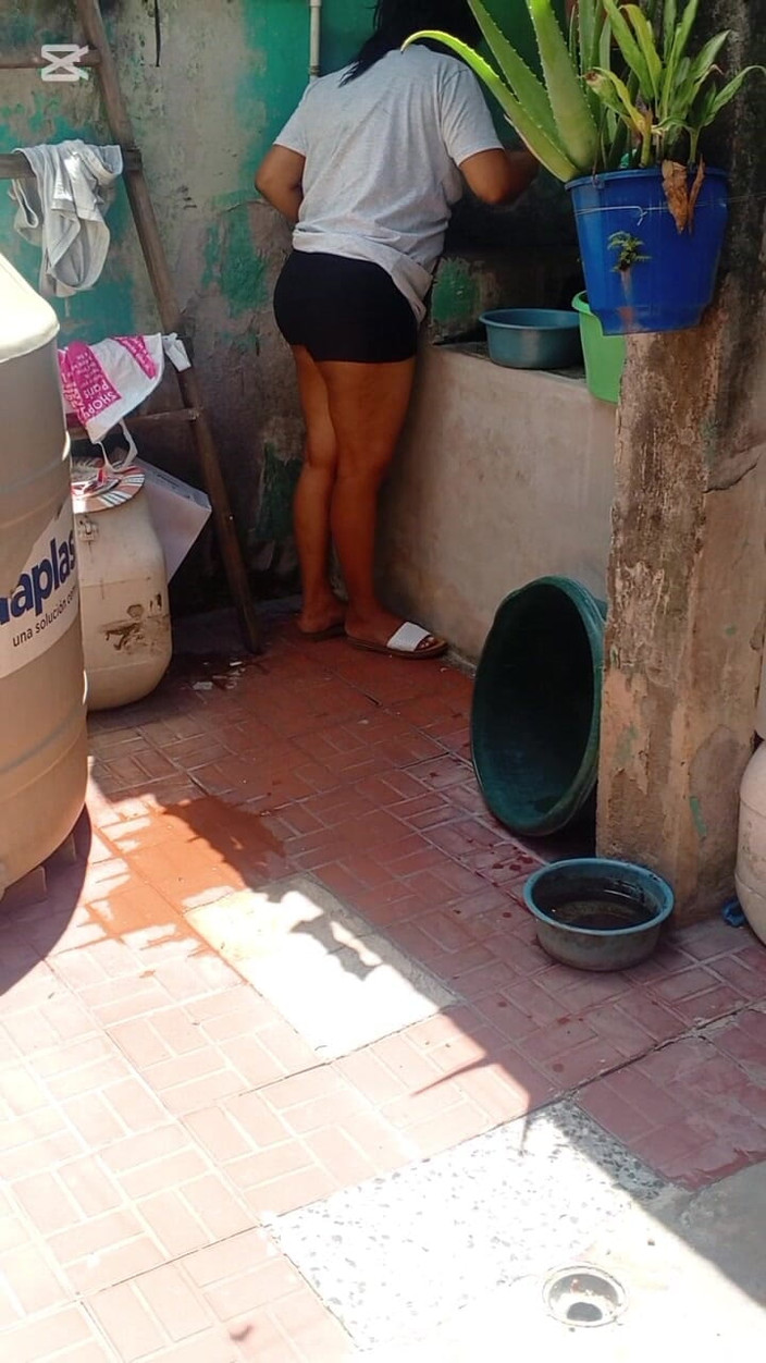 BigassMILF40: मेरे पड़ोसी ने सुबह जब तक उसे मेरे कमरे में आमंत्रित नहीं किया