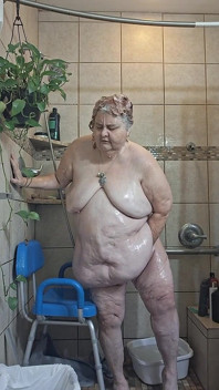 ¡la Enfermera De Gran Belleza Vicki Es Sudorosa Y Tiene Que Orinar!