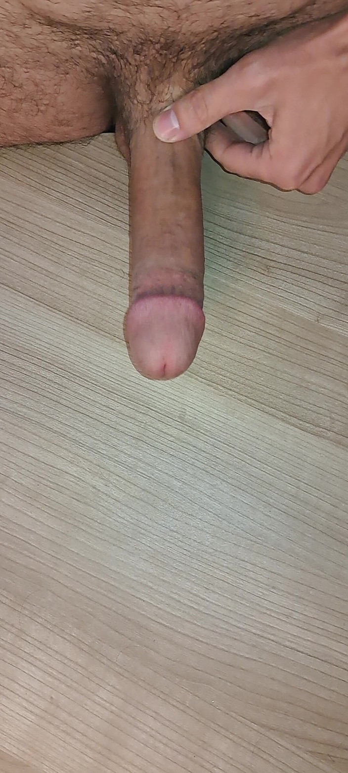 Whisky33: Buona masturbazione e grande sborrata da vicino