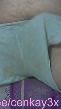 Papi langweilt sich vor der webcam