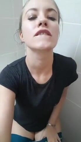 Erotic Tanya: Compilation di pisciate e scoreggia
