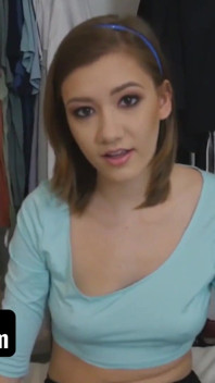 SislovesMe - sortudo garanhão pegou Riley Mae assistindo pornô e amarrou as mãos para corrigir seu comportamento