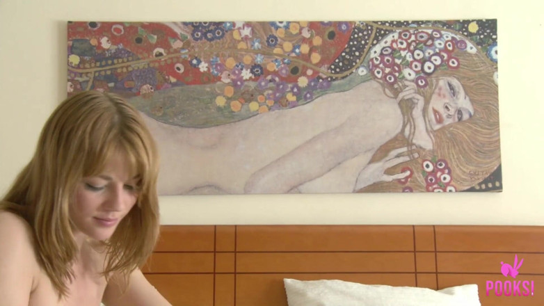Pooksi: Dildo-banger Brielle macht ihre rosa muschi im bett nass!