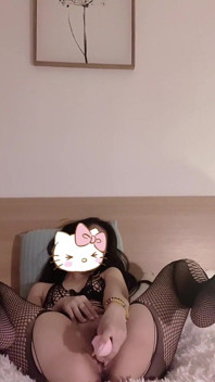Giocattoli forti di gemiti e schizzi per la mia figa stretta e succosa