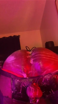 Une femboy salope sexy s’enfile un gros gode dans un trou - jeu de cul coquin et crémeux