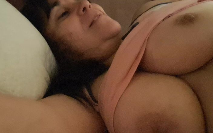 Mommy big hairy pussy: Они трахают меня очень рано в тишине