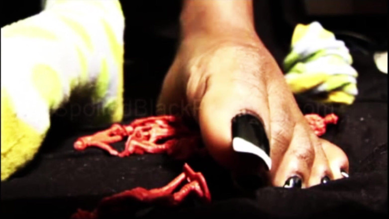 The Goddess Simone: Giantess of Stinky Socks