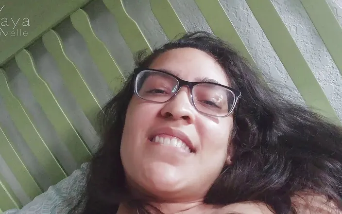 Xaya Lovelle: Exploiting your sweaty feet addiction: Lesbian encouragement pussy eating instructions