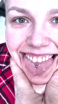 Violet Deep Throat Zadek Lízání obličeje Piss Cum Eat