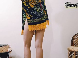 Bolly Karma: Show vũ nữ thoát y trực tuyến.