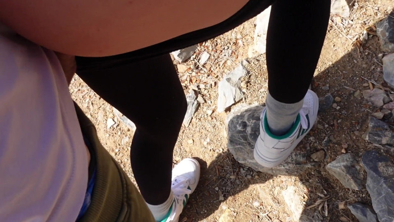 Ghomestory: Ngentot cewek jalang ini di depan umum di gunung dan...