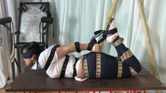 Yvette xtreme: Příležitostné Hogtie s opaskem