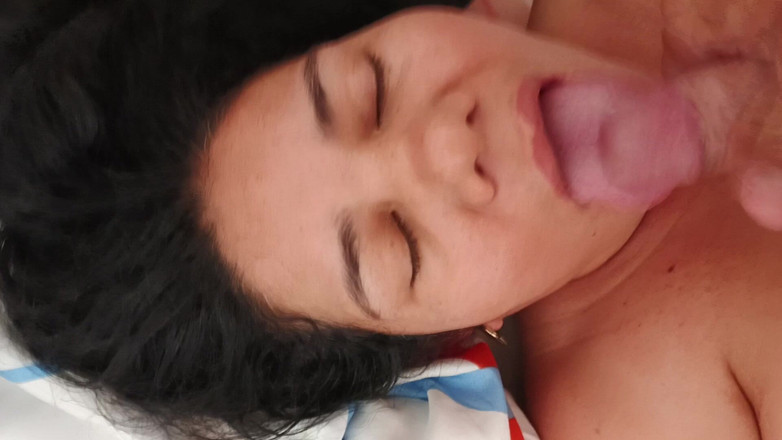 Valkyrieandluigy: Jolie succion aux gros seins