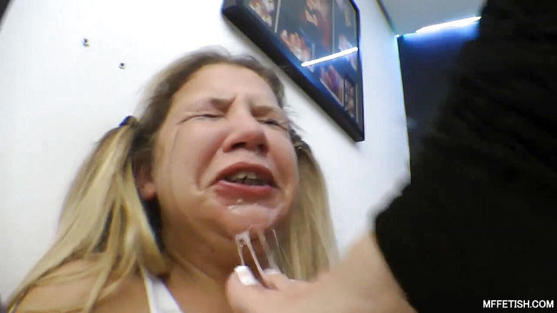 MF Fetish: Pés perigosos com unhas afiadas