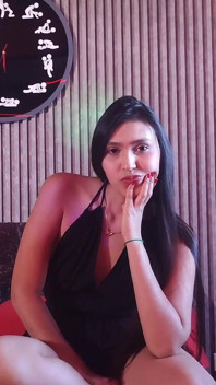 Jeux de roulette sexuels avec Roxi suivez son profil pour la vidéo complète
