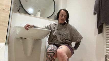 Miss Valentina: Am nevoie de o pișare