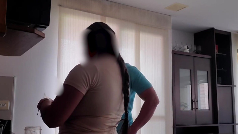 Time traveler: Esmeralda îl lasă pe șef să-i sugă țâțele