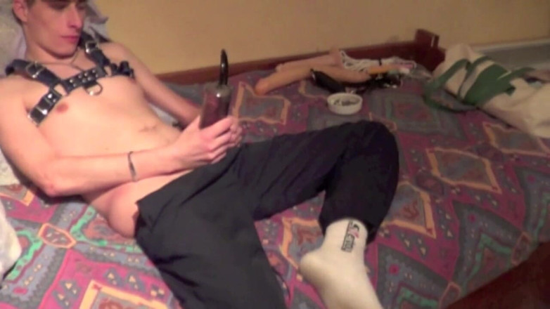 Sneaker gay: 2 boys in masks humiliates by Fabien