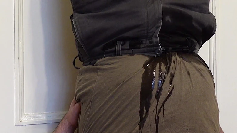 Kinky Guy: Upside Down Pee on My Clothes