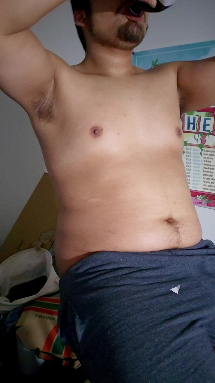 NakyJoss: Bezradny belching Ex Jock uwalnia brzuch gassy ball