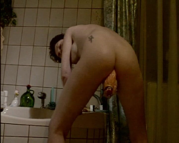 Videos Francaises: O oyuncaklarla oynamayı seven Fransa'dan pirsingli bir amcık bebek