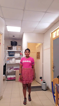 Ebony Pees Standing up