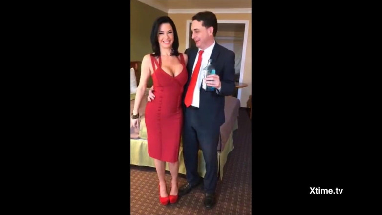 Andrea Dipre Channel: Veronica Avluv squirtet auf das gesicht von Andrea Dipre