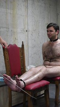 Lechtání a bastonáda pro našeho otroka